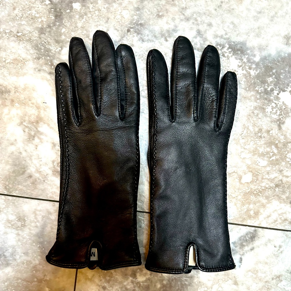 Hand crafted, black women’s leather gloves, medium